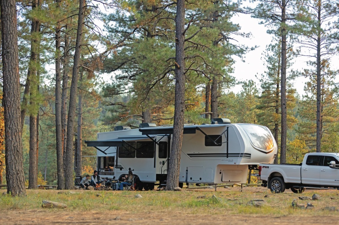 You are currently viewing Essentials of Towing: Choosing the Right Truck and RV Pairing